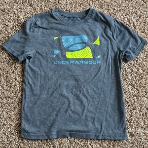 Under Armour Logo Gray Tee with Blue and Yellow Graphic Boys Size Small